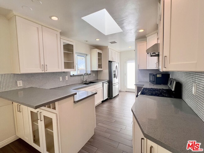 Photo - 7311 Dunfield Ave