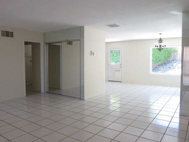 Photo - 39220 Karen St