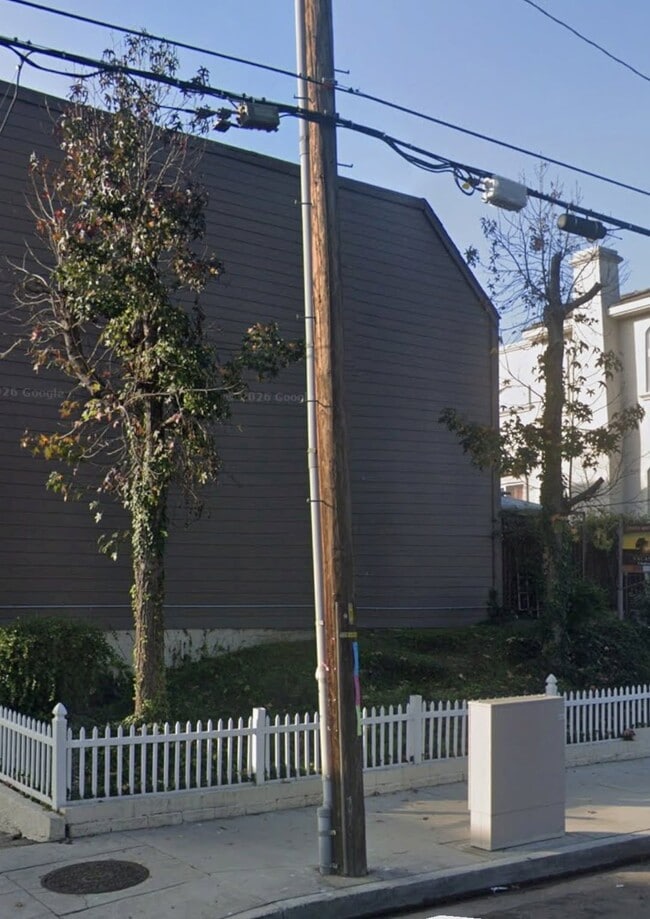 Building Photo - 18650 Hatteras St Unit 207
