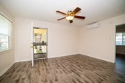 living room - 116 Franklin Ct Unit 118