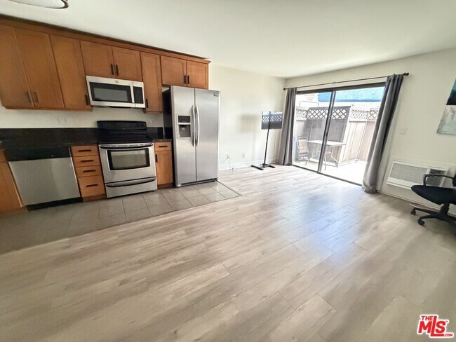 Photo - 10982 Roebling Ave Unit 322