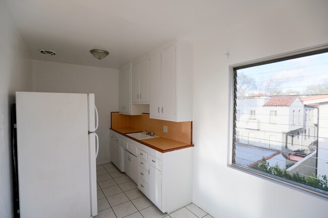 Photo - 260 S Sycamore Ave Unit 31