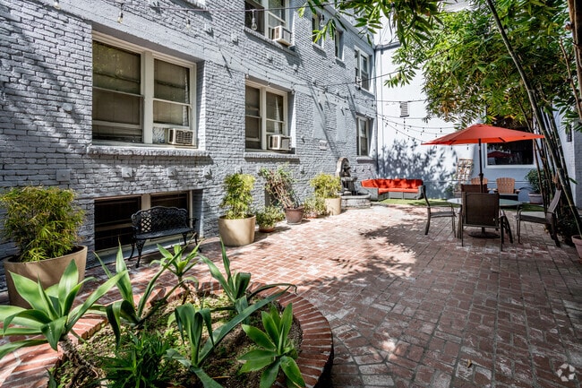 Courtyard - The Lido