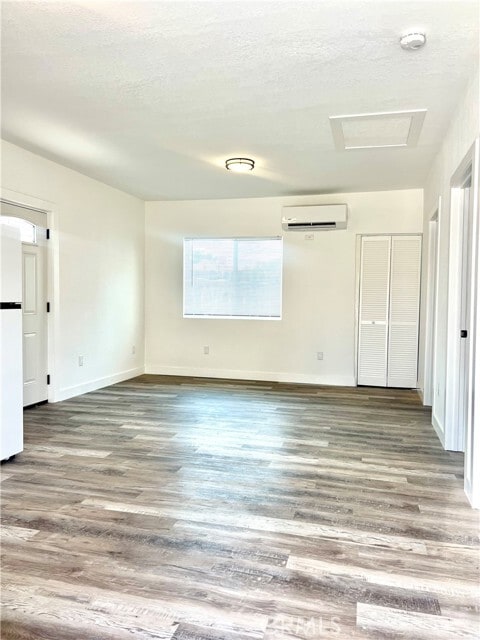 Photo - 17205 Saticoy St