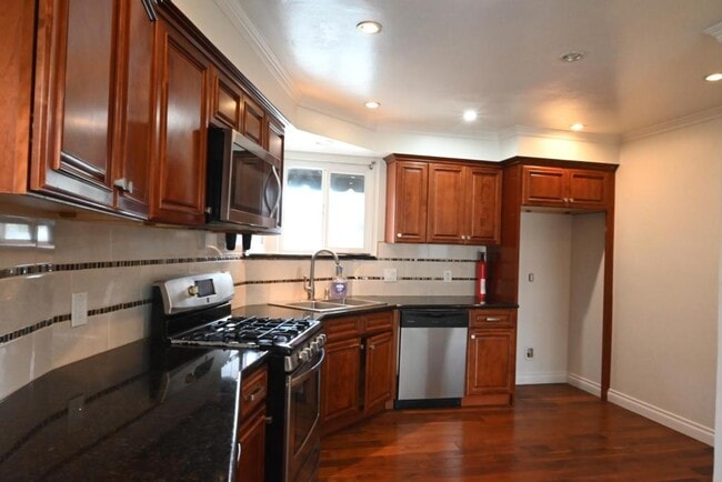 Photo - 18214 Yukon Ave