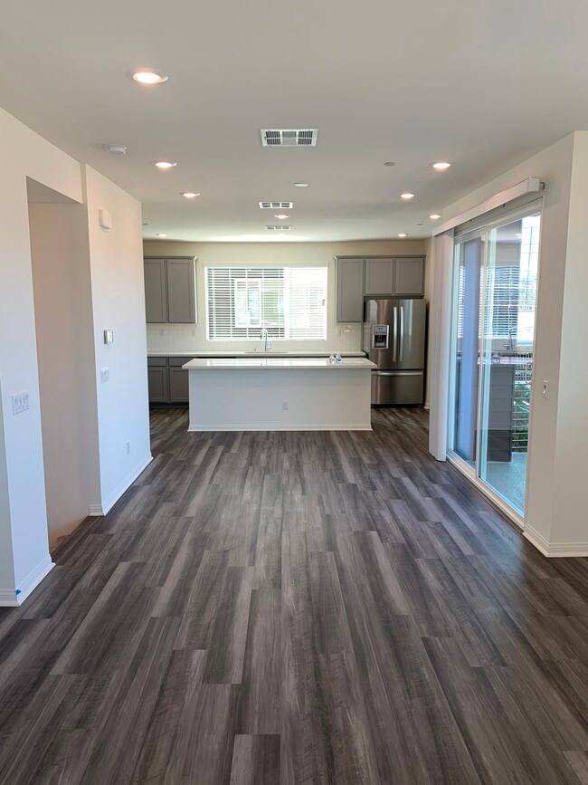 Photo - 18451 Mural Pl