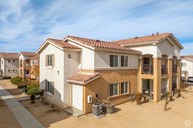 Casa Bella - Casa Bella Apartments