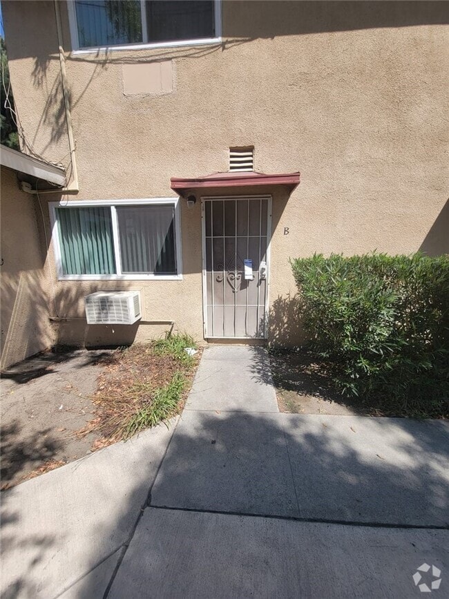 Building Photo - 4505 Canoga St Unit B Rental