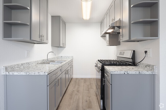 2BR, 2BA - 888SF - Kitchen - Villa La Paz