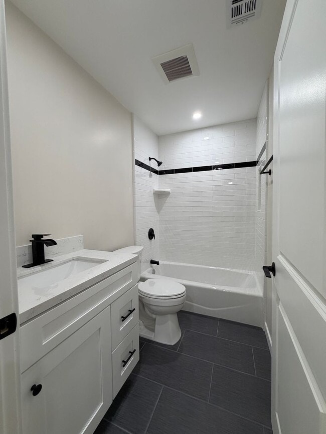 Photo - 11705 Woodley Ave