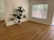 Living room - 1156 N Ardmore Ave Unit #1