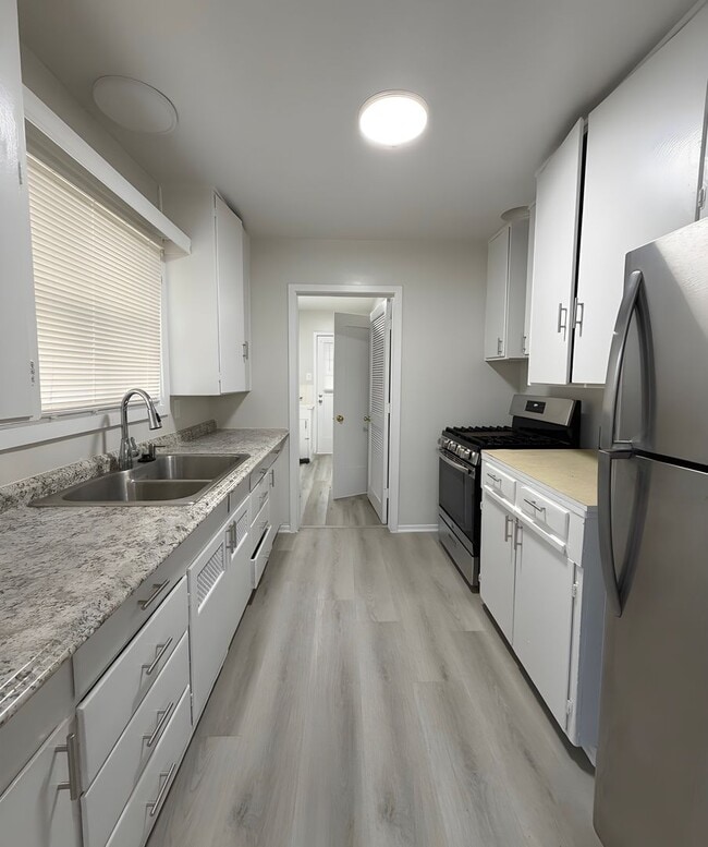 Photo - 231-233 W. 81st St. Unit 231