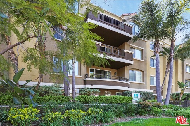Building Photo - 1561 S Barrington Ave Unit 107 Rental