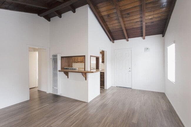 One Bedroom w/ Parking and Private Patio i... - One Bedroom w/ Parking and Private Patio i... Apartment Unit 1617