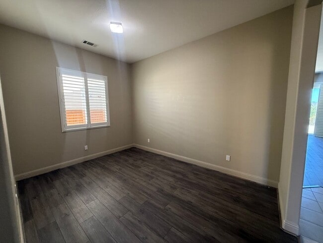 Photo - 955 Romneya Ln