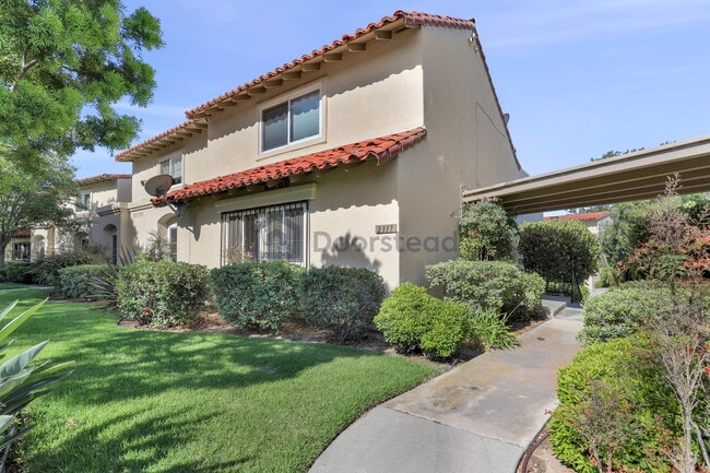 Photo - 2317 Eastbluff Dr