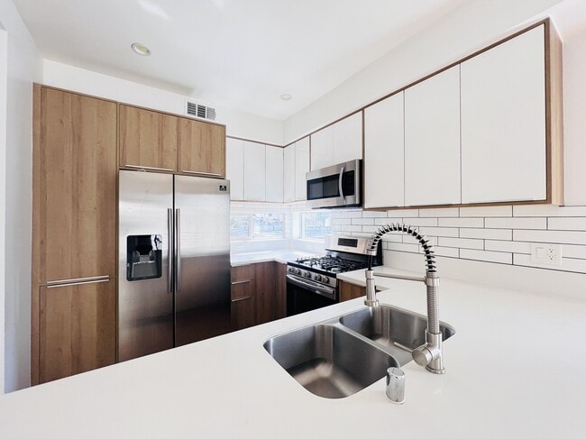 Building Photo - 1718 Miramar St Unit 1718