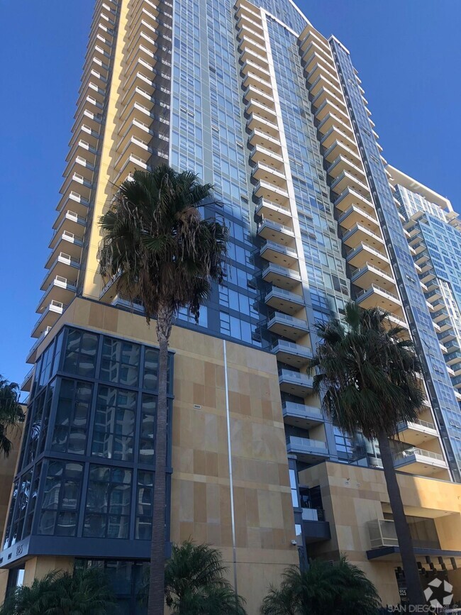 Building Photo - 1325 Pacific Hwy Unit 806 Rental