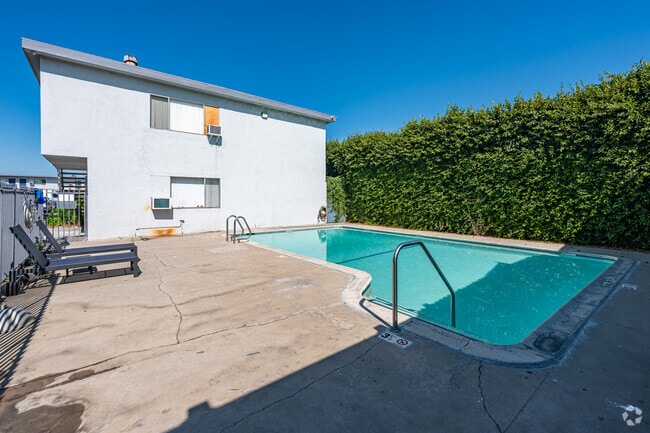 Pool - South Pointe Apts