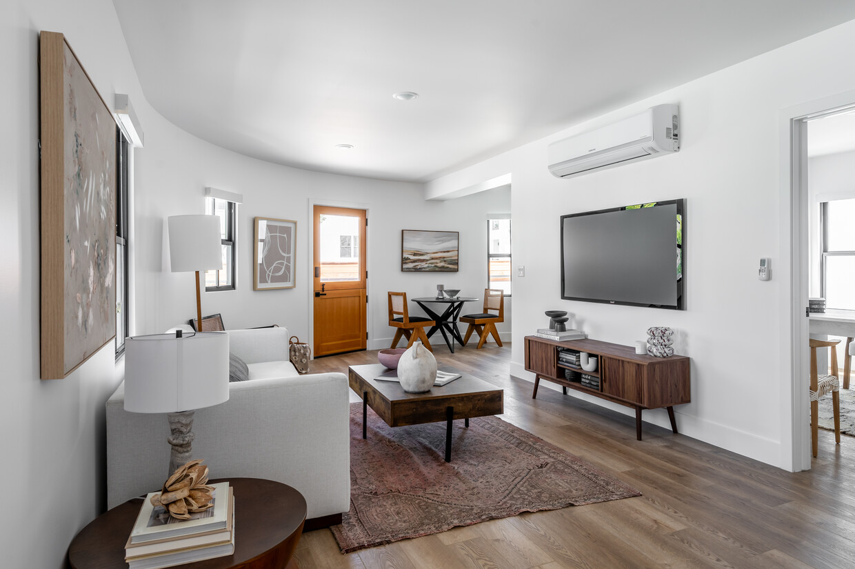 3D Tour - Del Prado House. Beautifully Renovated Homes