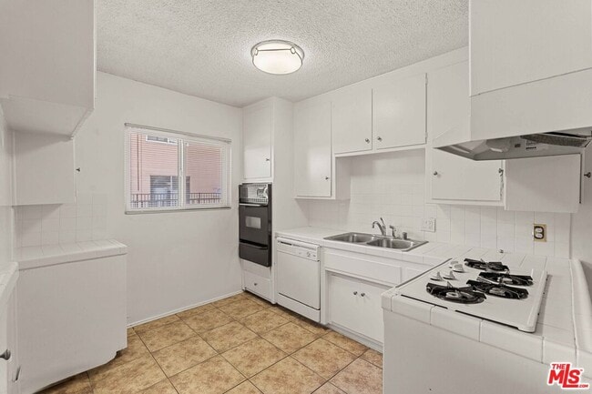 Photo - 15540 Moorpark St Unit 1