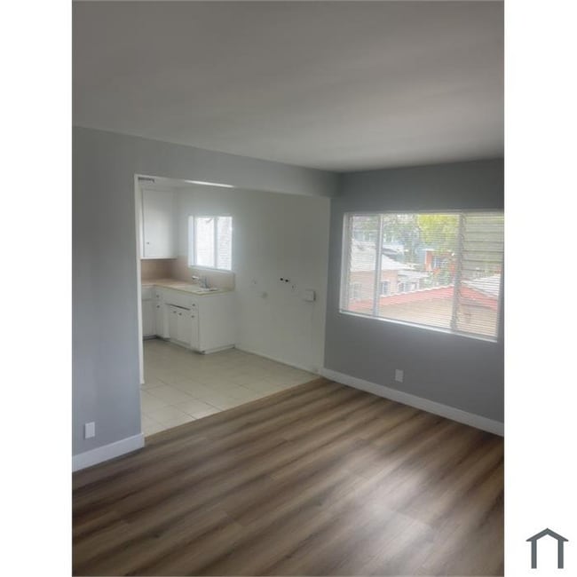 Photo - 1360 W 38th St