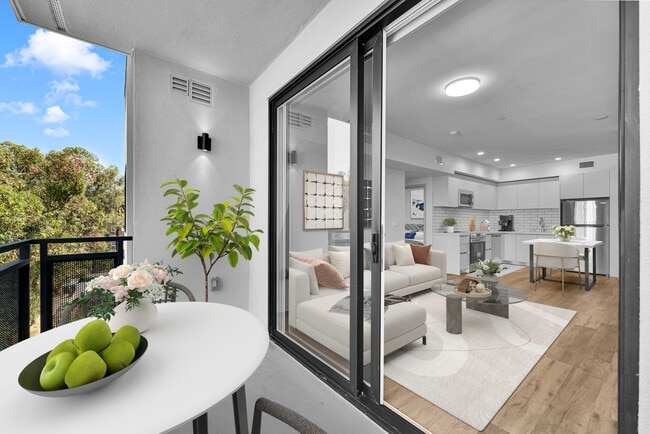 Building Photo - 1240 Magnolia Ave Unit 202 Rental