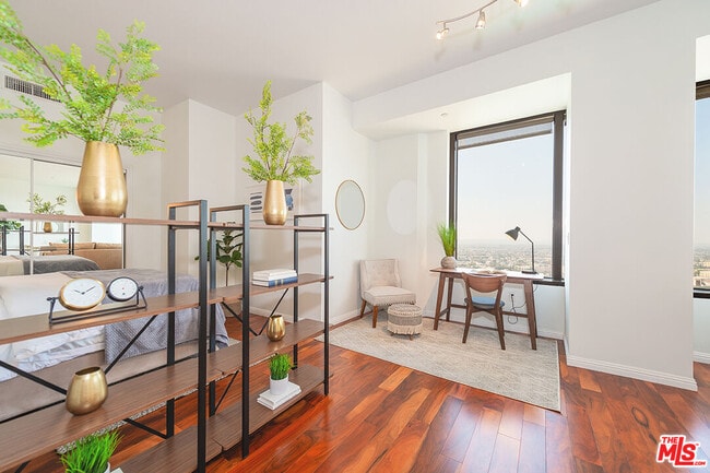 Photo - 1100 Wilshire Blvd Unit 2501