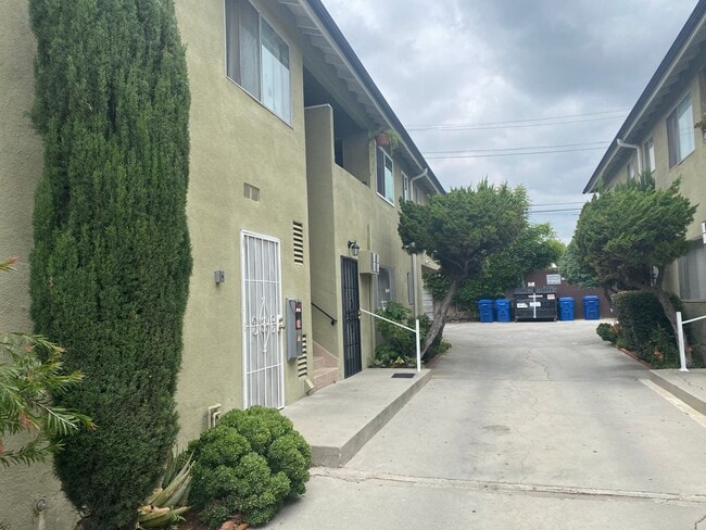 Photo - Lincoln, 5307-5309 Unit 5307 #2