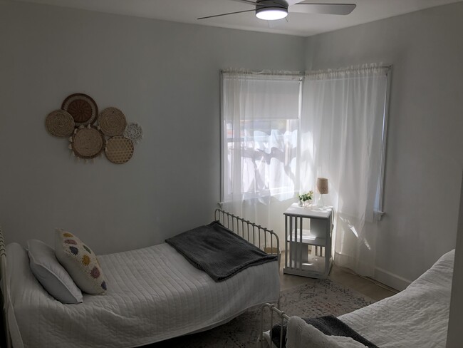 Photo - 10802 Howard St