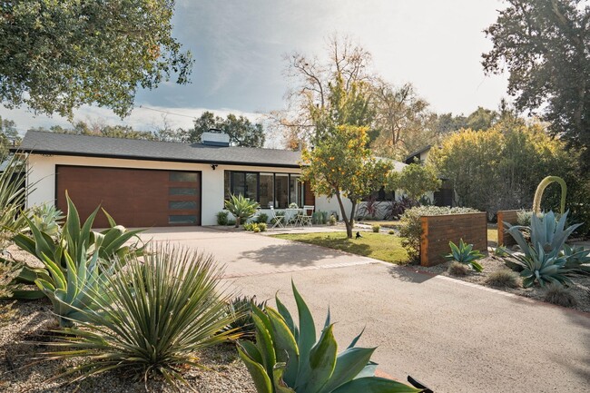 Photo - 340 Woodley Ct