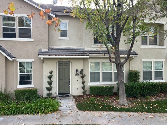 Building Photo - 3-Bedroom Home with Fresh Paint in Creekside of Valencia!