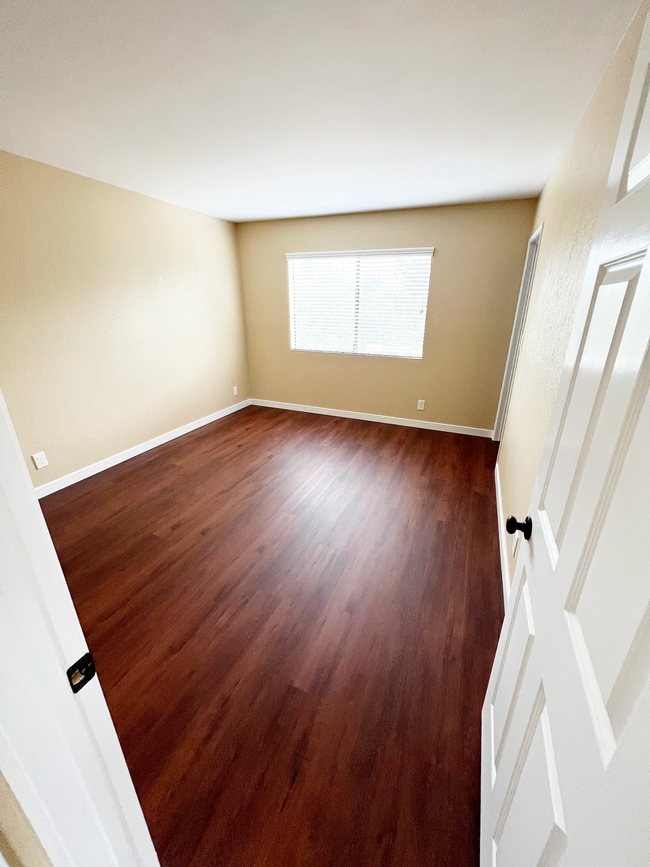 Photo - 14243 Burbank Blvd Unit 7