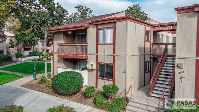 Building Photo - 2nd Floor 3 bed/2 bath Condo! Unit 9