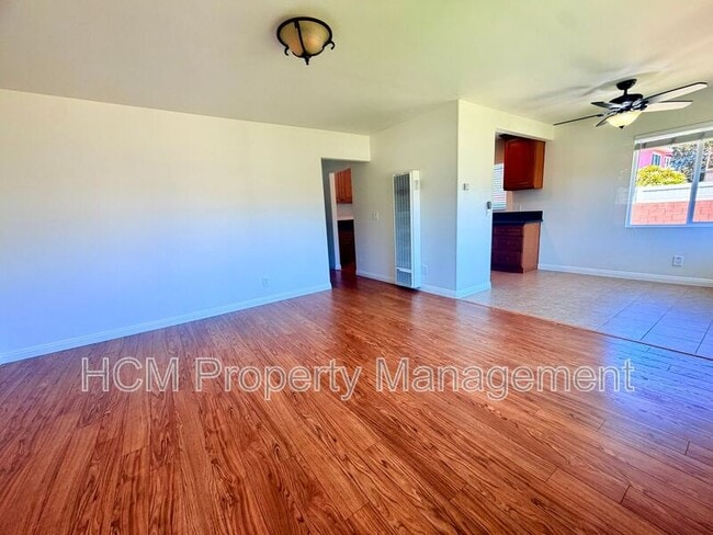 Photo - 922 W 25th St
