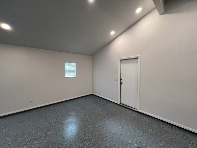 Photo - 469 W 2nd St