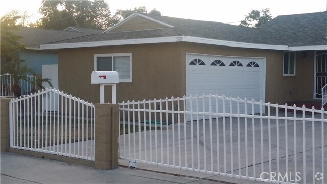 Building Photo - 15649 Aravaca Dr Rental
