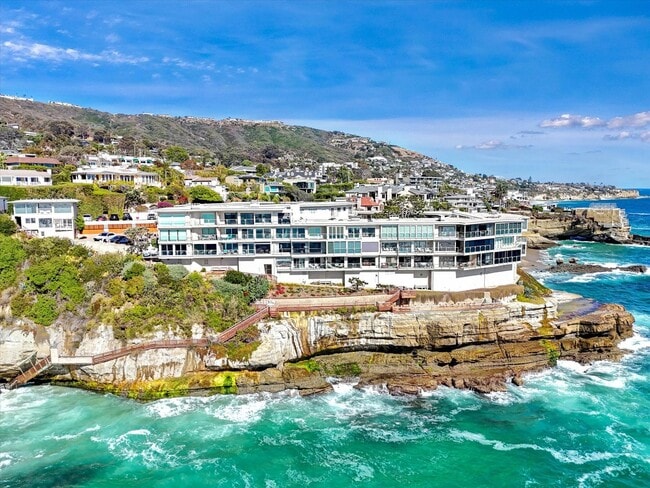 Building Photo - 2 Bedroom Oceanfront Condo in South Laguna Beach Unit 418