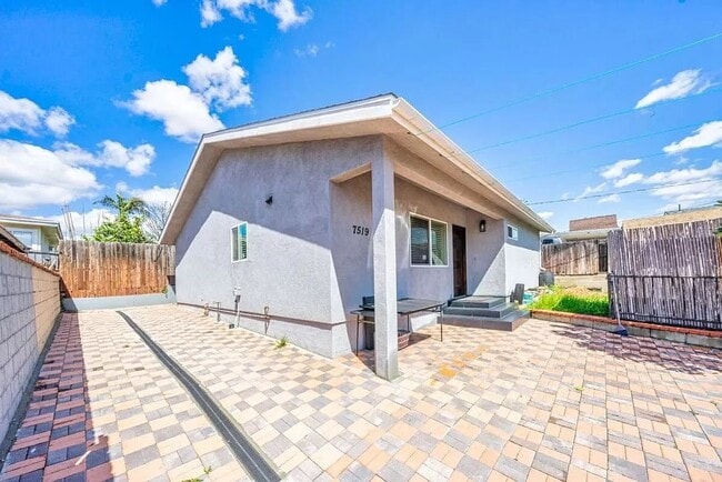 Building Photo - 7519 Graves Ave Rental