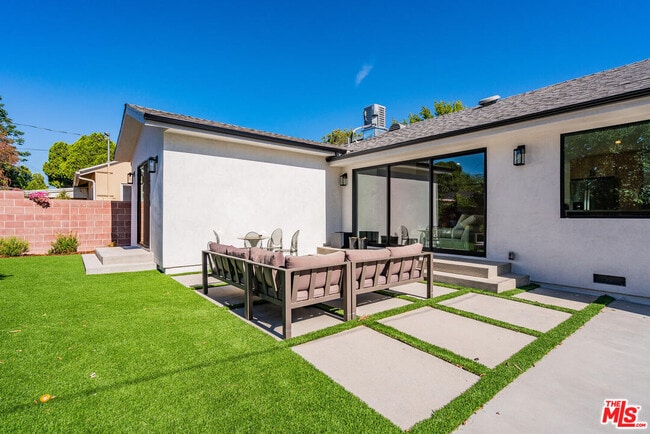 Photo - 19602 Hamlin St