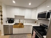 Photo - 22139 Burbank Blvd