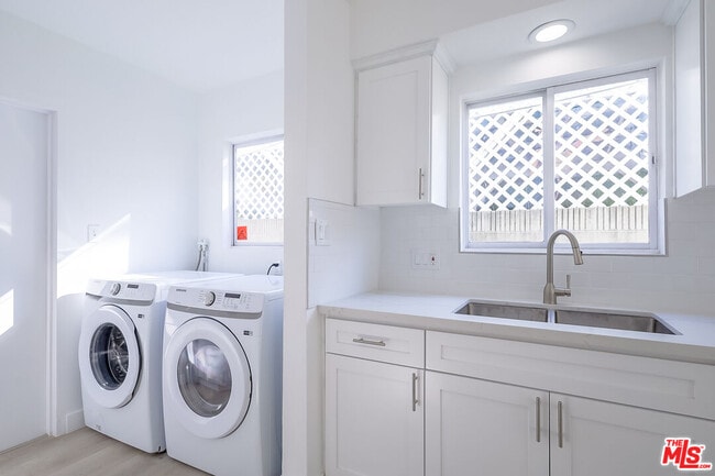 Photo - 823 S Detroit St Unit 4