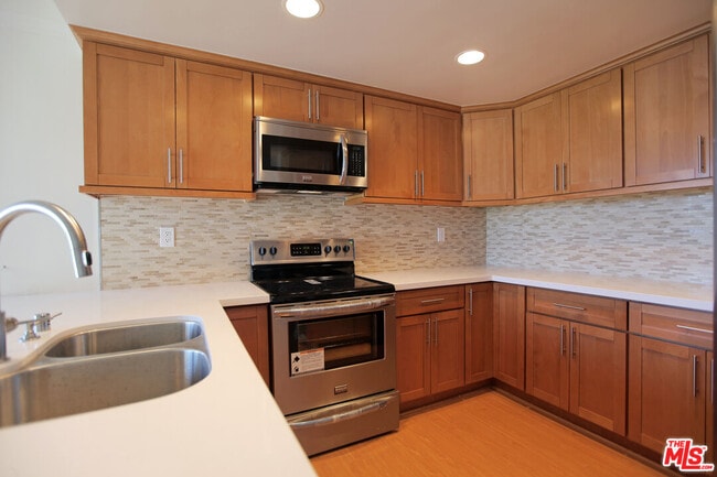 Building Photo - 2170 Century Pk E Unit 705