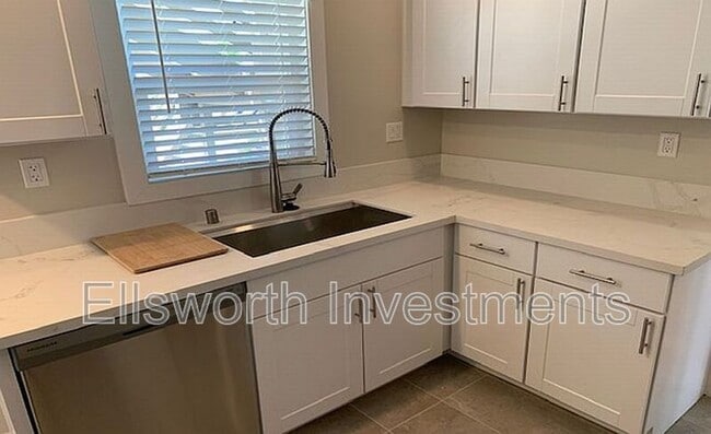 Photo - 1631 Brookes Ave