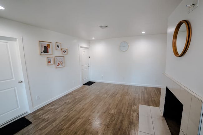 Photo - 14836 Archwood St Unit 3