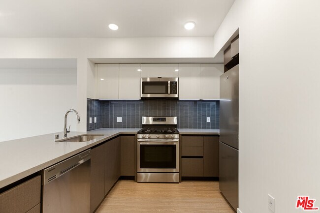 Photo - 837 S Harvard Blvd Unit 103