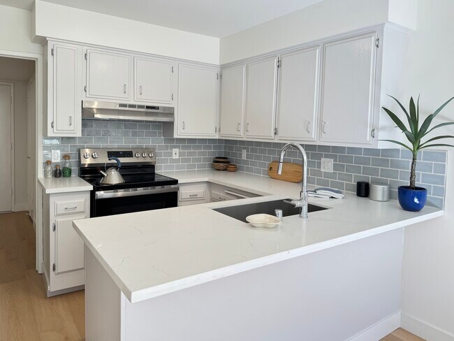 Photo - Sherman Oaks Apartments