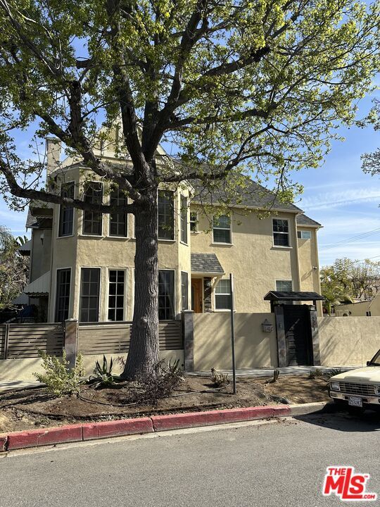 Photo - 1086 Meadowbrook Ave