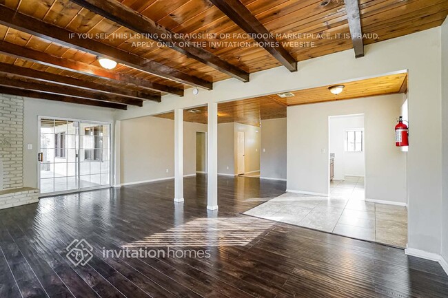 Photo - 7943 Newcastle Ave