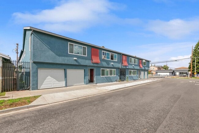 Photo - 1495 Peterson Ave